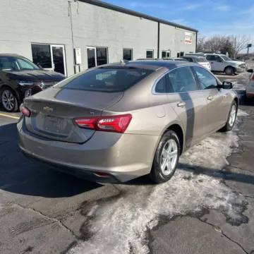 More photos of 2022 Chevrolet Malibu LT at Indy Auto Man - Indianapolis, IN