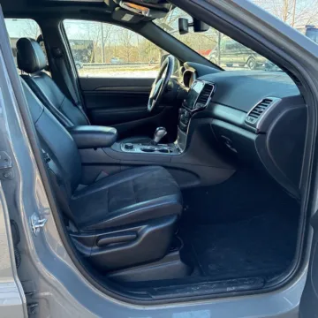 More photos of 2020 Jeep Grand Cherokee Altitude at Indy Auto Man - Indianapolis, IN