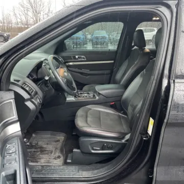 More photos of 2019 Ford Explorer XLT at Indy Auto Man - Indianapolis, IN