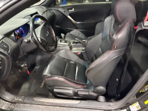 More photos of 2014 Hyundai Genesis Coupe 2.0T R-Spec at Indy Auto Man - Indianapolis, IN