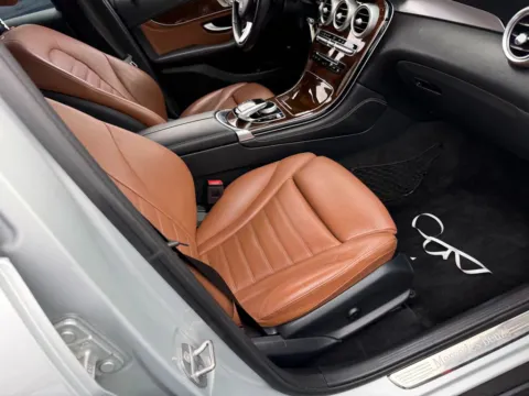 More photos of 2019 Mercedes-Benz GLC 350e 4MATIC at Indy Auto Man - Indianapolis, IN