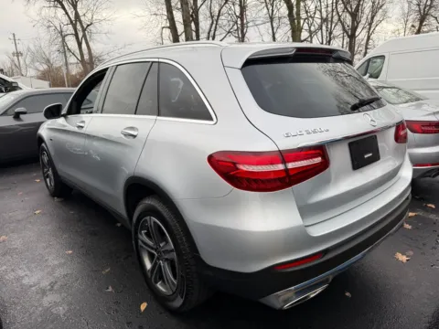 More photos of 2019 Mercedes-Benz GLC 350e 4MATIC at Indy Auto Man - Indianapolis, IN