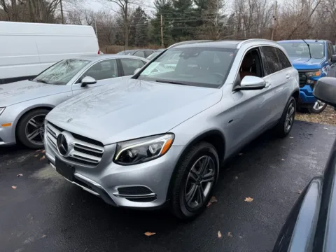 Photos of 2019 Mercedes-Benz GLC 350e 4MATIC for sale in Indianapolis, IN at Indy Auto Man - Indianapolis