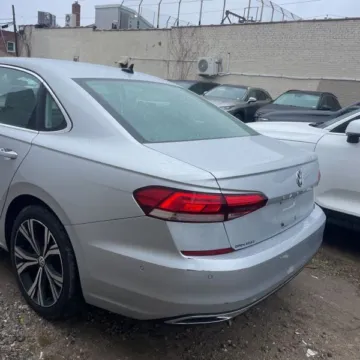 More photos of 2020 Volkswagen Passat 2.0T SEL at Indy Auto Man - Indianapolis, IN