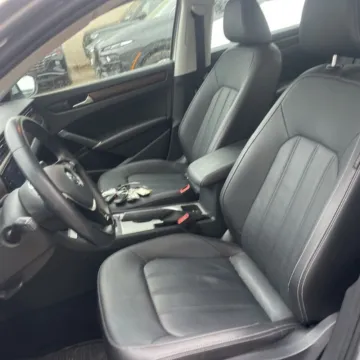 More photos of 2020 Volkswagen Passat 2.0T SEL at Indy Auto Man - Indianapolis, IN