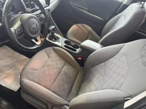 More photos of 2018 Kia Niro LX at Indy Auto Man - Indianapolis, IN