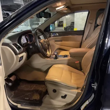 More photos of 2015 Jeep Grand Cherokee Overland at Indy Auto Man - Indianapolis, IN