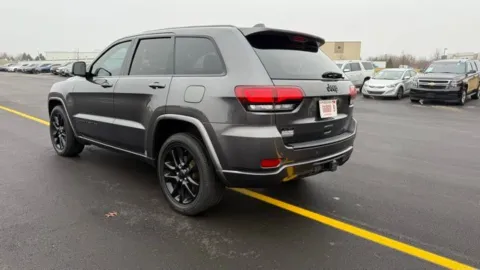 More photos of 2017 Jeep Grand Cherokee Altitude at Indy Auto Man - Indianapolis, IN