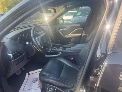 More photos of 2018 Jaguar F-PACE S at Indy Auto Man - Indianapolis, IN