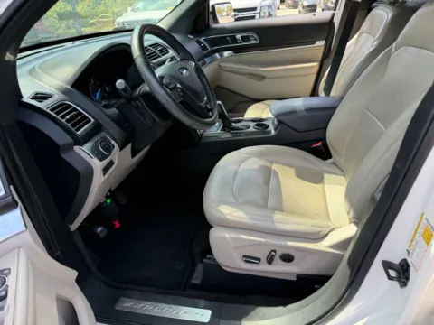 More photos of 2018 Ford Explorer Limited at Indy Auto Man - Indianapolis, IN