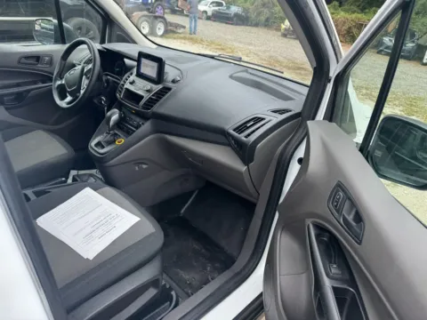 More photos of 2020 Ford Transit Connect XL at Indy Auto Man - Indianapolis, IN