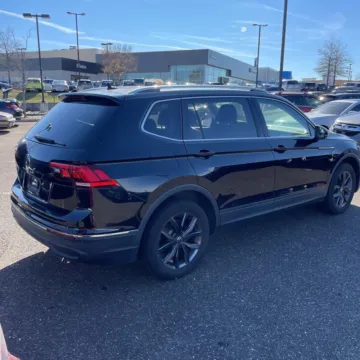 More photos of 2022 Volkswagen Tiguan 2.0T SE at Indy Auto Man - Indianapolis, IN