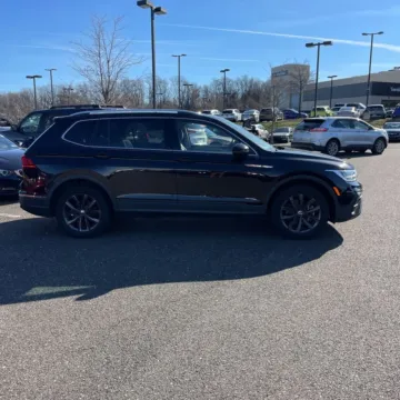 Another view of 2022 Volkswagen Tiguan 2.0T SE for sale in Indianapolis, IN at Indy Auto Man - Indianapolis