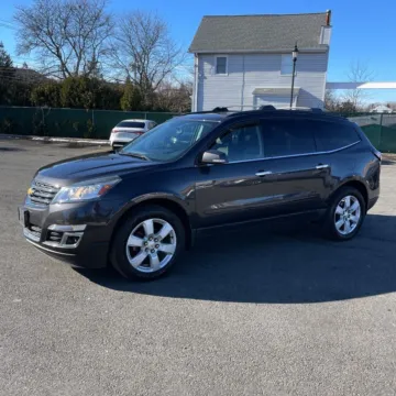 Another view of 2016 Chevrolet Traverse LT 1LT for sale in Indianapolis, IN at Indy Auto Man - Indianapolis