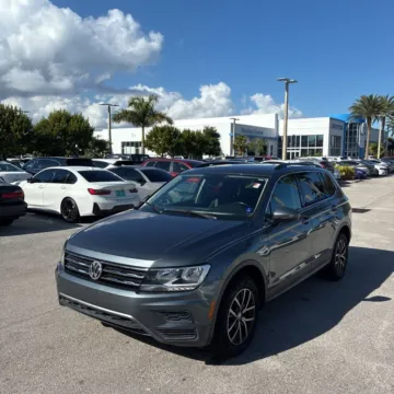 Photos of 2019 Volkswagen Tiguan 2.0T SE for sale in Indianapolis, IN at Indy Auto Man - Indianapolis