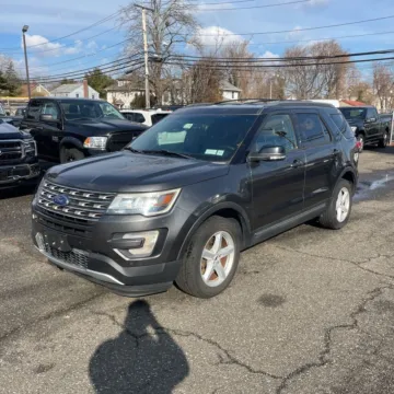 Photos of 2016 Ford Explorer XLT for sale in Indianapolis, IN at Indy Auto Man - Indianapolis