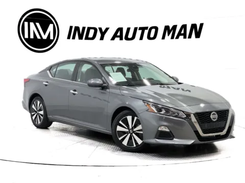 Photos of 2022 Nissan Altima 2.5 SV for sale in Indianapolis, IN at Indy Auto Man - Indianapolis