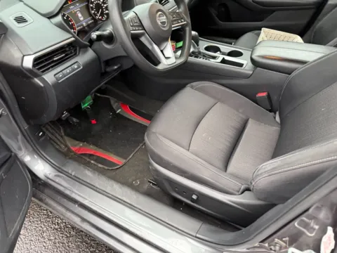 More photos of 2022 Nissan Altima 2.5 SV at Indy Auto Man - Indianapolis, IN