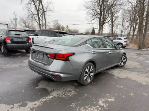 Another view of 2022 Nissan Altima 2.5 SV for sale in Indianapolis, IN at Indy Auto Man - Indianapolis