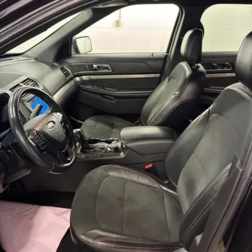 More photos of 2019 Ford Explorer XLT at Indy Auto Man - Indianapolis, IN