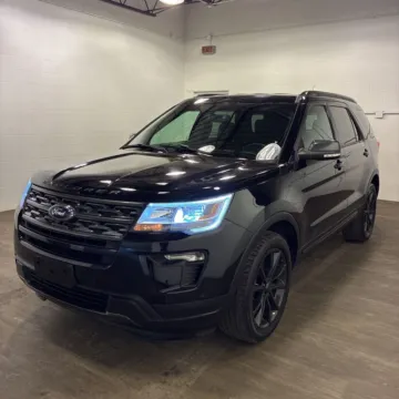 Photos of 2019 Ford Explorer XLT for sale in Indianapolis, IN at Indy Auto Man - Indianapolis
