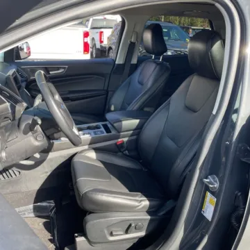More photos of 2021 Ford Edge Titanium at Indy Auto Man - Indianapolis, IN