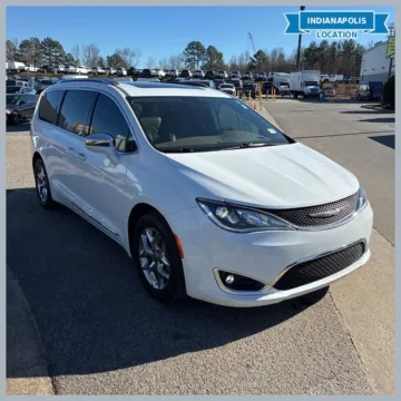 White 2017 Chrysler Pacifica Limited for sale in Indianapolis, IN
