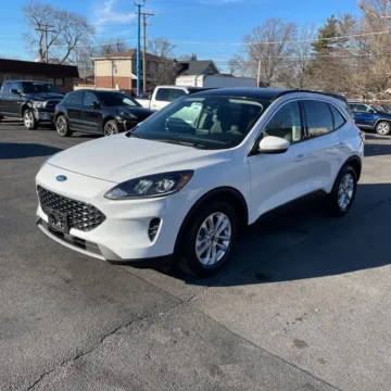 Photos of 2020 Ford Escape SE for sale in Indianapolis, IN at Indy Auto Man - Indianapolis