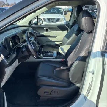 More photos of 2022 Kia Carnival LXS at Indy Auto Man - Indianapolis, IN