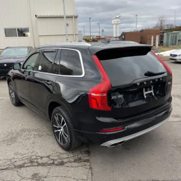 More photos of 2020 Volvo XC90 T6 Momentum at Indy Auto Man - Indianapolis, IN