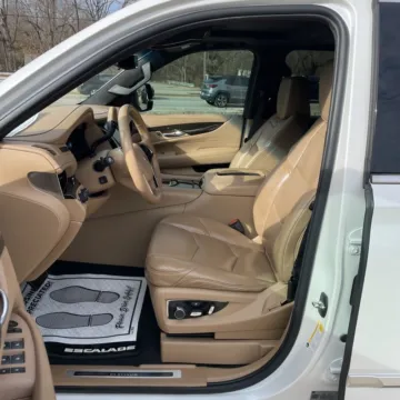 More photos of 2019 Cadillac Escalade Platinum Edition at Indy Auto Man - Indianapolis, IN