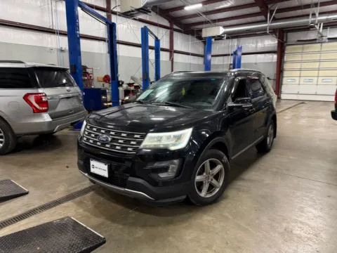 Photos of 2016 Ford Explorer XLT for sale in Indianapolis, IN at Indy Auto Man - Indianapolis