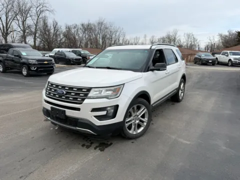 Photos of 2016 Ford Explorer XLT for sale in Indianapolis, IN at Indy Auto Man - Indianapolis