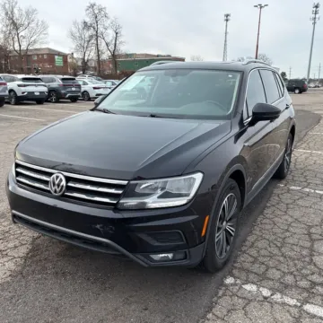 Photos of 2018 Volkswagen Tiguan 2.0T SEL for sale in Indianapolis, IN at Indy Auto Man - Indianapolis