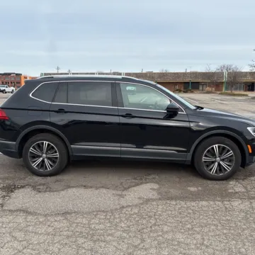 Another view of 2018 Volkswagen Tiguan 2.0T SEL for sale in Indianapolis, IN at Indy Auto Man - Indianapolis
