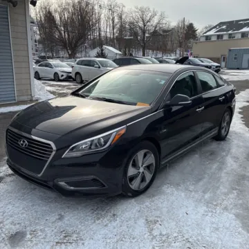 Photos of 2017 Hyundai Sonata Plug-In Hybrid for sale in Indianapolis, IN at Indy Auto Man - Indianapolis