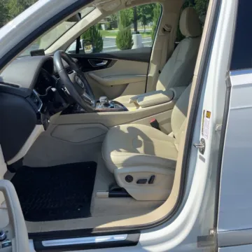 More photos of 2019 Audi Q7 55 Premium Plus quattro at Indy Auto Man - Indianapolis, IN