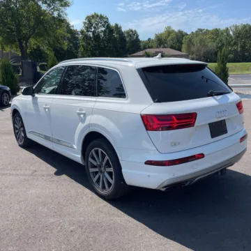 More photos of 2019 Audi Q7 55 Premium Plus quattro at Indy Auto Man - Indianapolis, IN