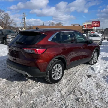 More photos of 2021 Ford Escape SE at Indy Auto Man - Indianapolis, IN