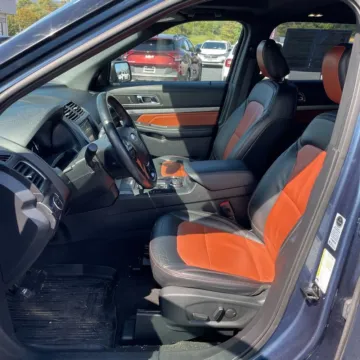 More photos of 2019 Ford Explorer XLT at Indy Auto Man - Indianapolis, IN