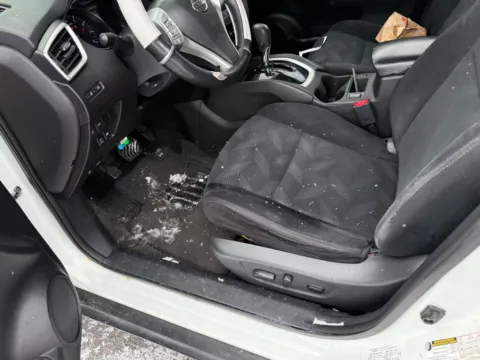 More photos of 2015 Nissan Rogue at Indy Auto Man - Indianapolis, IN