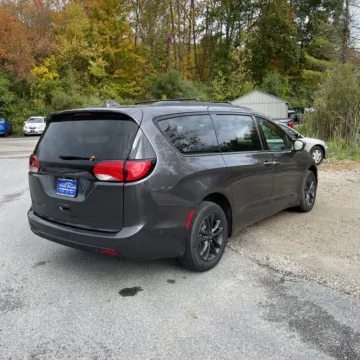 Another view of 2020 Chrysler Pacifica Launch Edition for sale in Indianapolis, IN at Indy Auto Man - Indianapolis