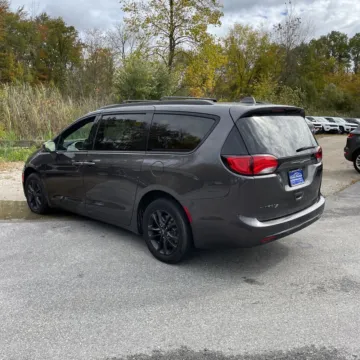 More photos of 2020 Chrysler Pacifica Launch Edition at Indy Auto Man - Indianapolis, IN