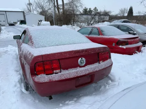 More photos of 2005 Ford Mustang V6 Deluxe at Indy Auto Man - Indianapolis, IN