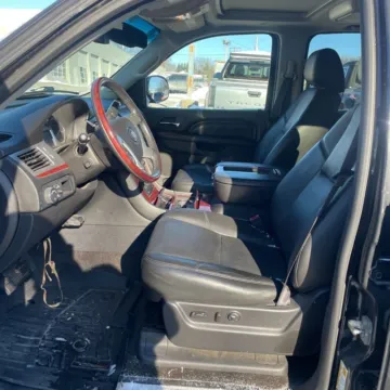 More photos of 2014 Cadillac Escalade ESV Premium at Indy Auto Man - Indianapolis, IN