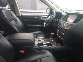 More photos of 2019 Nissan Pathfinder Platinum at Indy Auto Man - Indianapolis, IN