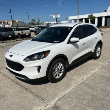 Photos of 2020 Ford Escape SE for sale in Indianapolis, IN at Indy Auto Man - Indianapolis