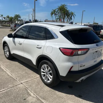 More photos of 2020 Ford Escape SE at Indy Auto Man - Indianapolis, IN