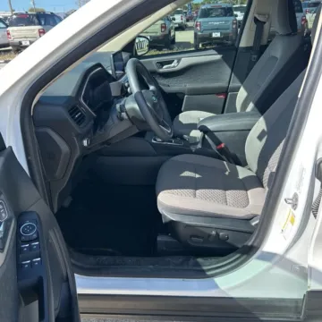 More photos of 2020 Ford Escape SE at Indy Auto Man - Indianapolis, IN