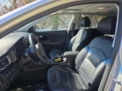 More photos of 2017 Kia Niro Touring at Indy Auto Man - Indianapolis, IN